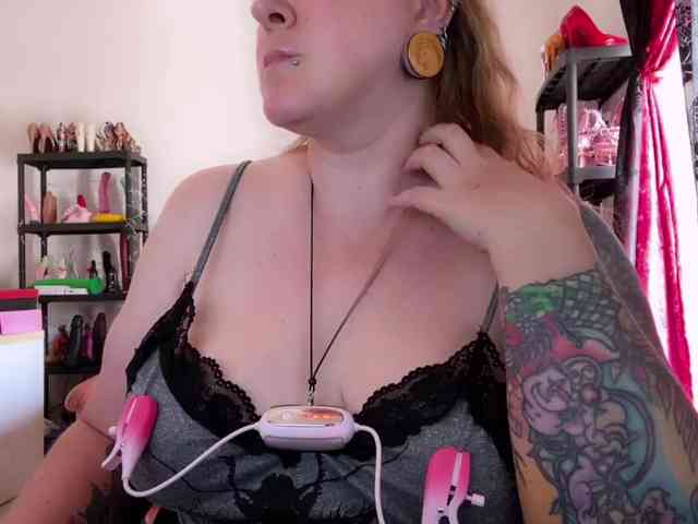 NylonQueen webcam