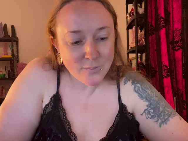 NylonQueen webcam