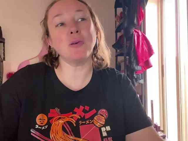 NylonQueen webcam