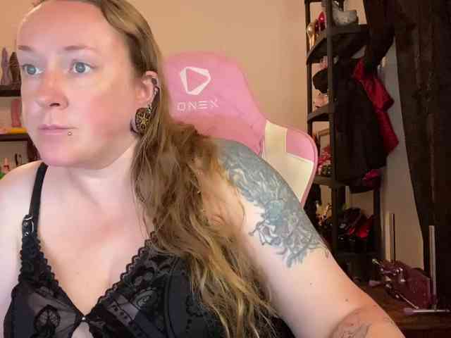 NylonQueen webcam
