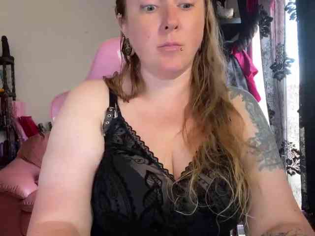 NylonQueen webcam