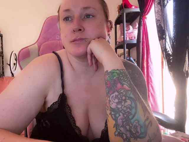 NylonQueen webcam