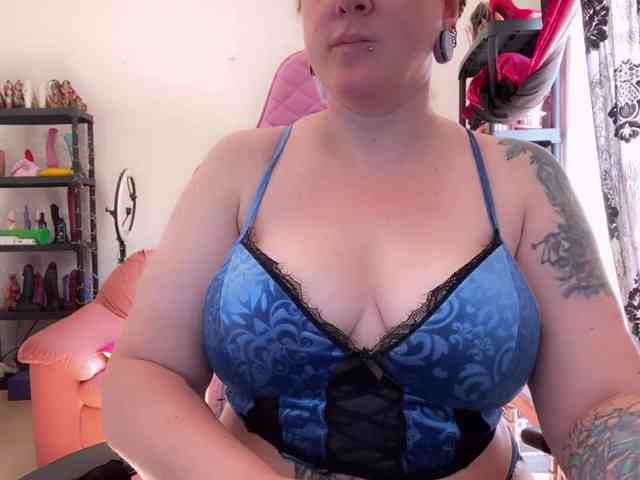 NylonQueen webcam