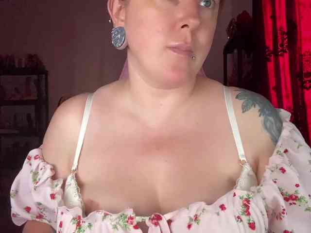 NylonQueen NylonQueen
