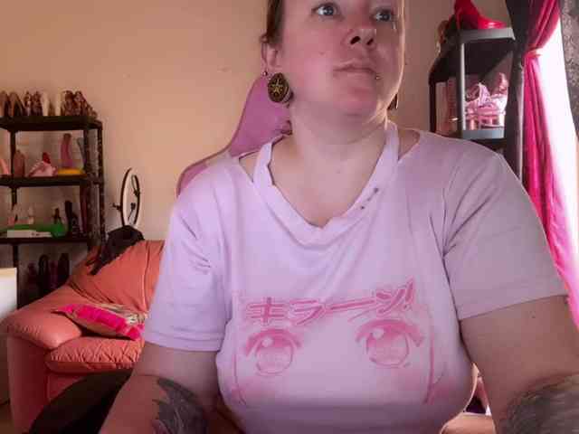 NylonQueen webcam