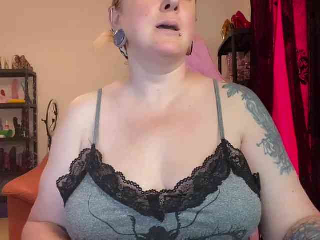 NylonQueen webcam