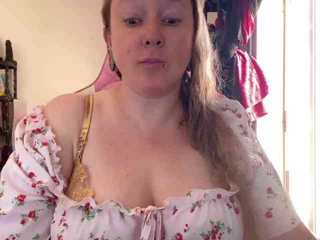 NylonQueen webcam