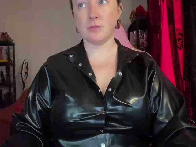 NylonQueen webcam