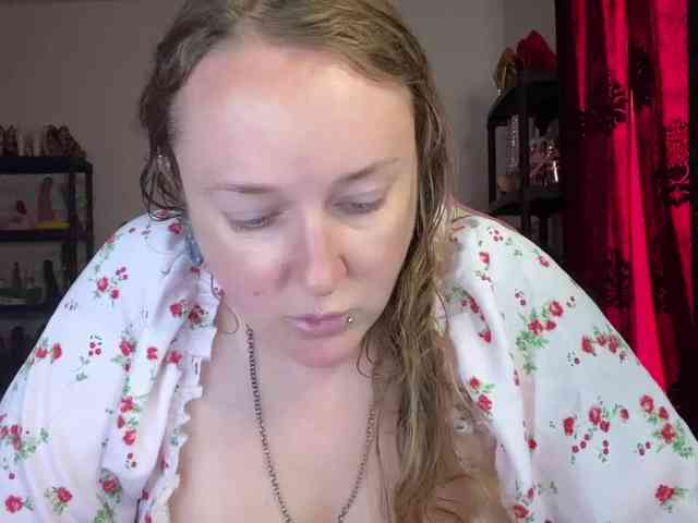 NylonQueen webcam