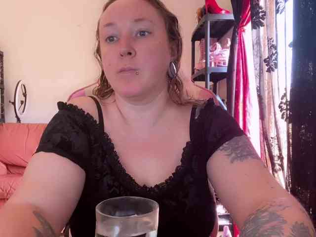 NylonQueen webcam