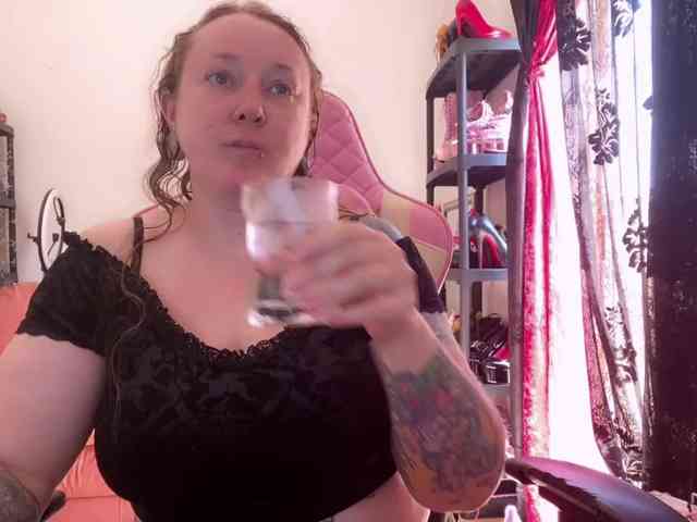 NylonQueen webcam