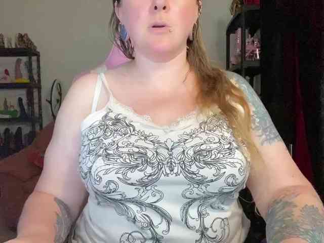 NylonQueen webcam