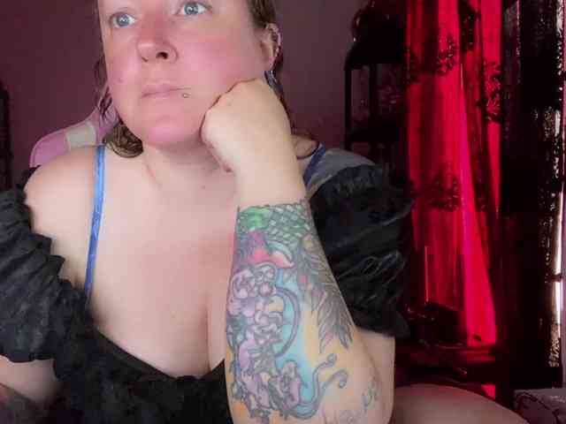 NylonQueen webcam