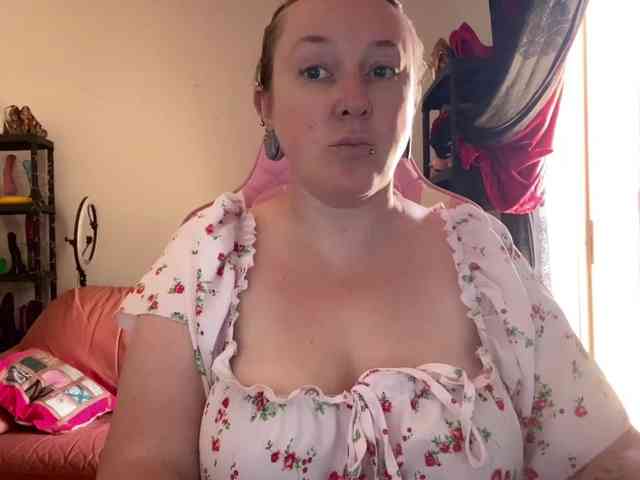 NylonQueen webcam
