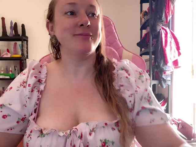 NylonQueen webcam
