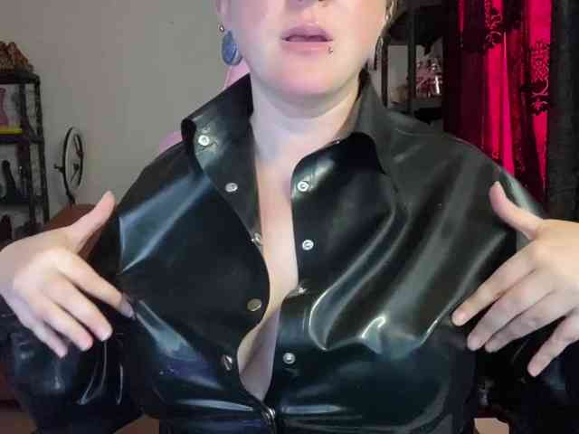 NylonQueen webcam