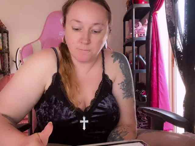 NylonQueen webcam