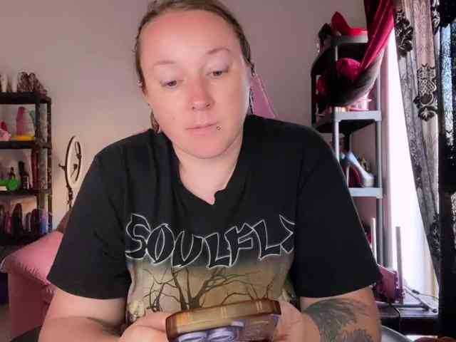 NylonQueen webcam