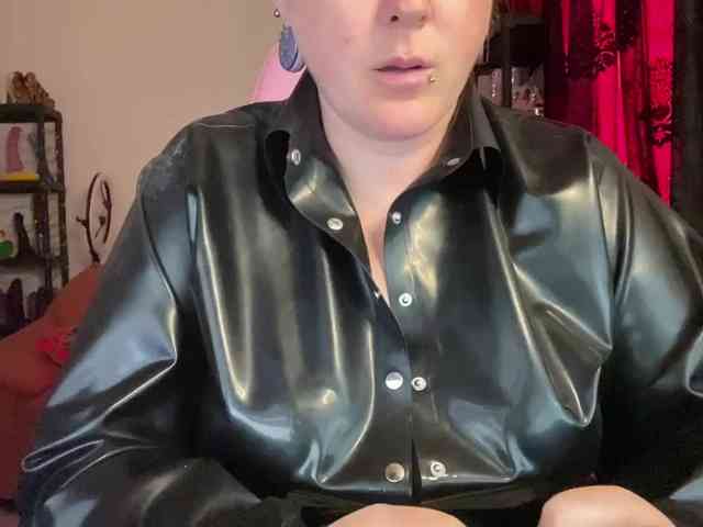 NylonQueen webcam