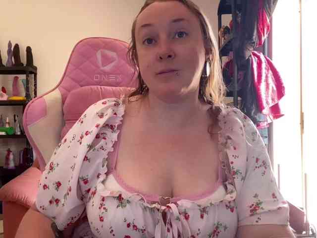 NylonQueen webcam