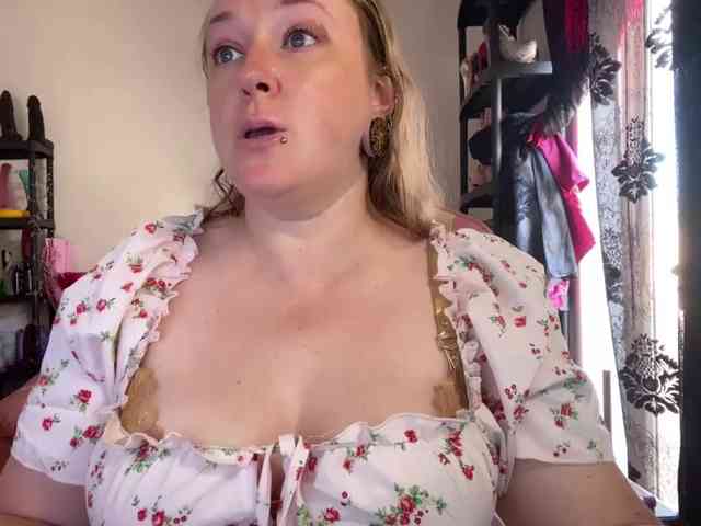 NylonQueen webcam