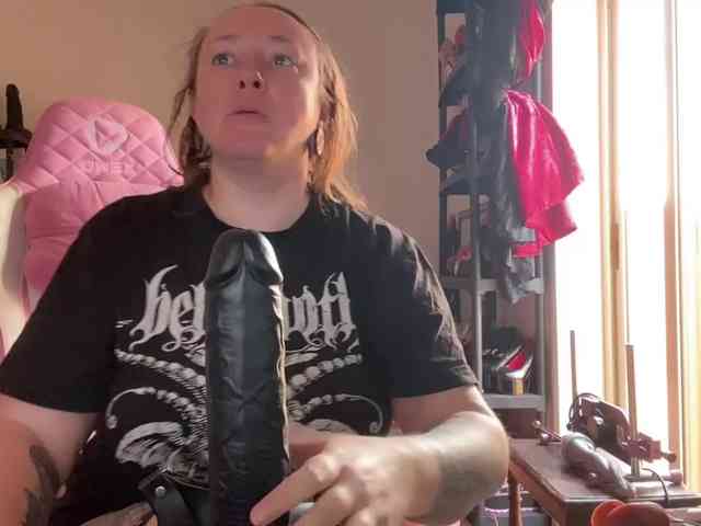 NylonQueen webcam