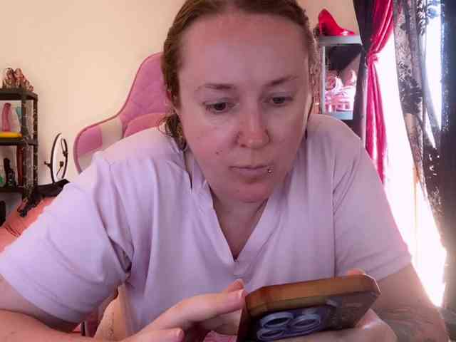 NylonQueen webcam