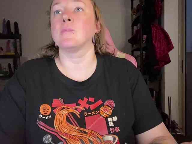 NylonQueen webcam