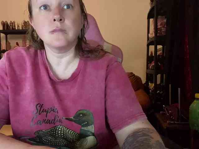 NylonQueen webcam
