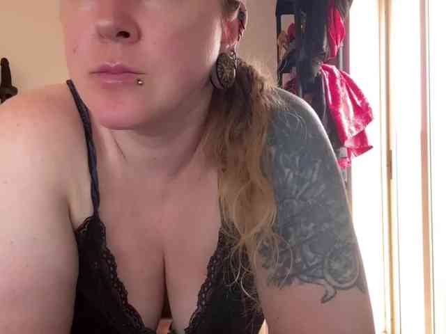NylonQueen webcam