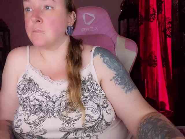 NylonQueen webcam
