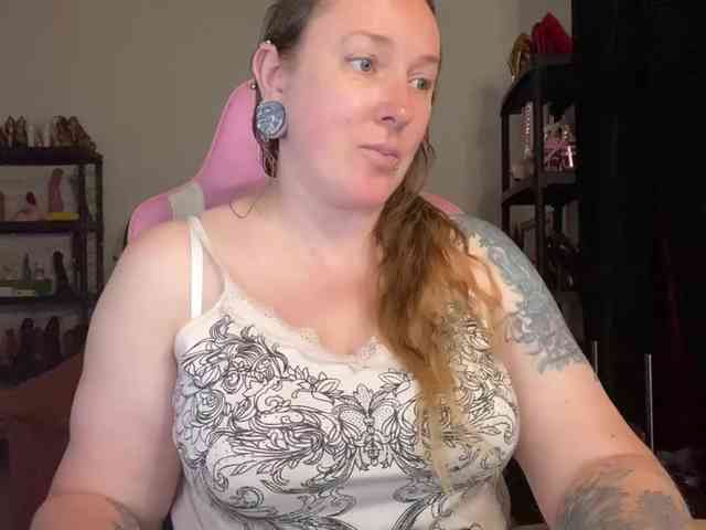 NylonQueen webcam