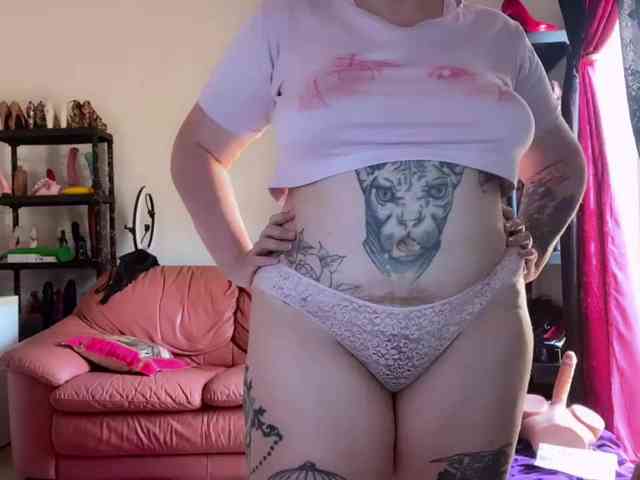 NylonQueen webcam
