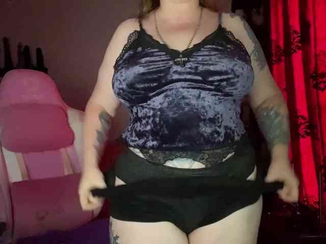 NylonQueen webcam