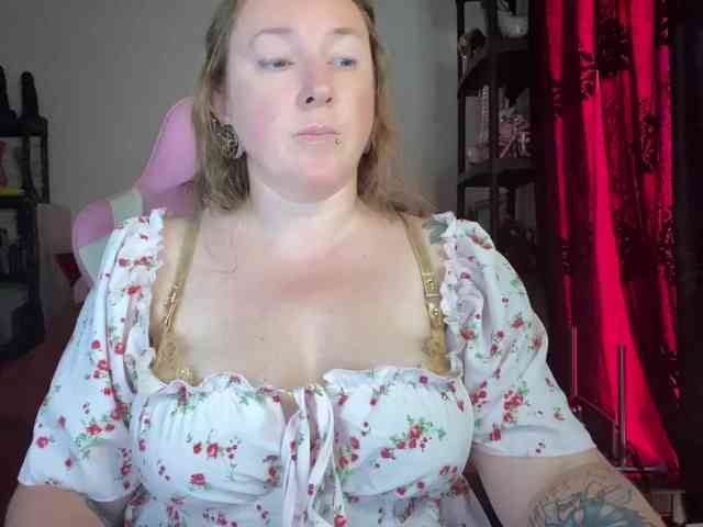 NylonQueen webcam