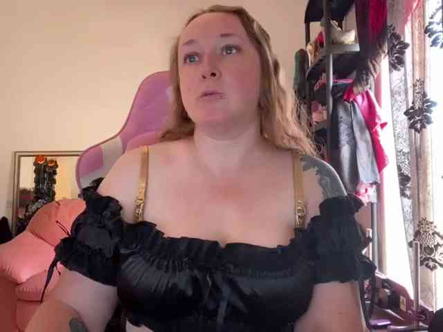 NylonQueen webcam