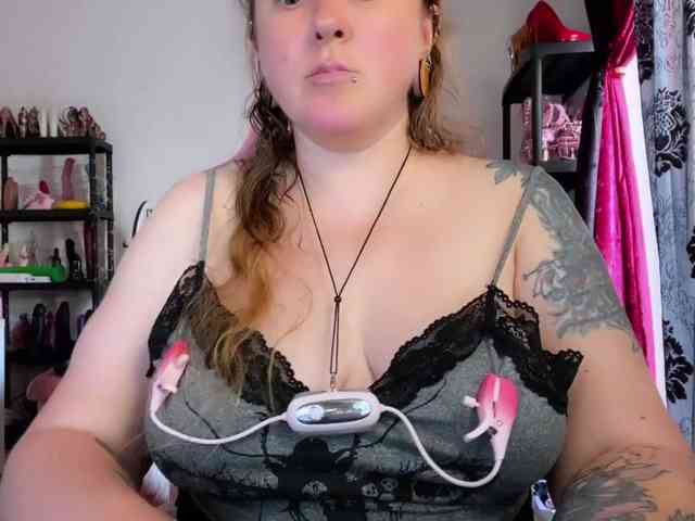 NylonQueen webcam