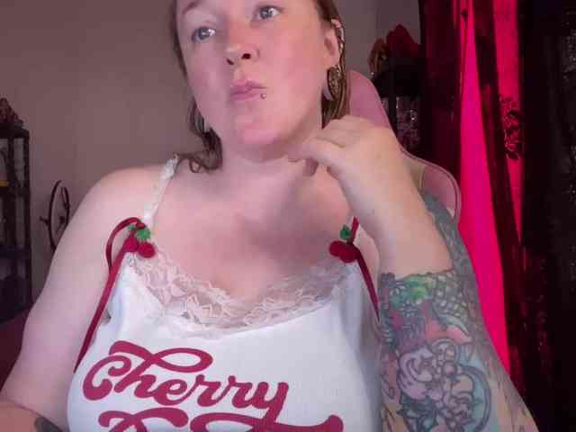 NylonQueen webcam