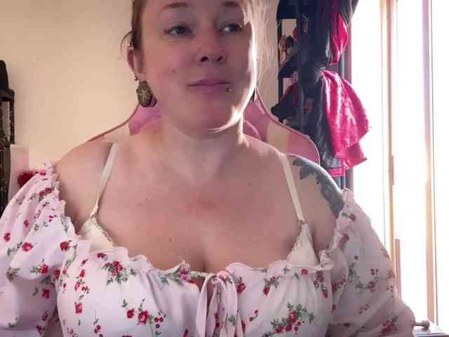 NylonQueen webcam