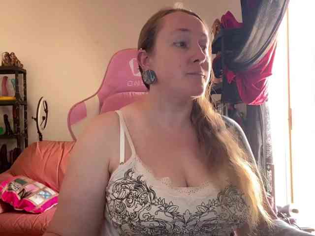 NylonQueen webcam
