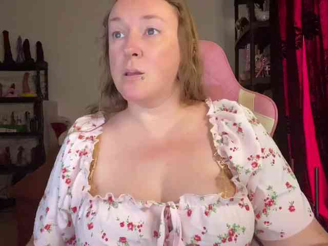 NylonQueen webcam