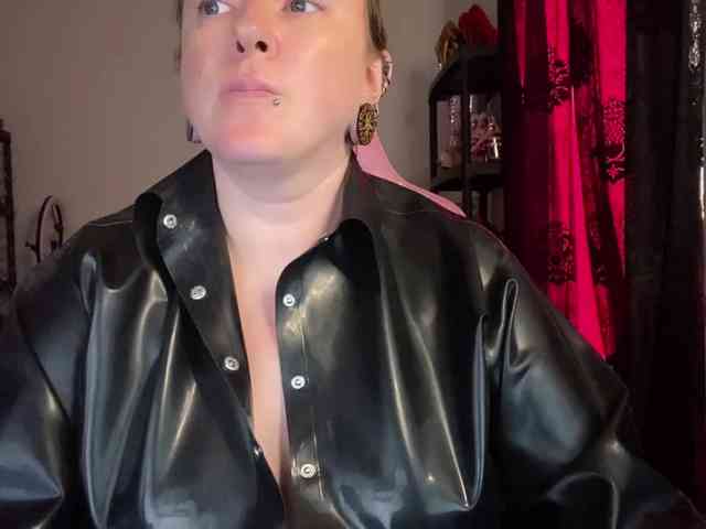 NylonQueen webcam