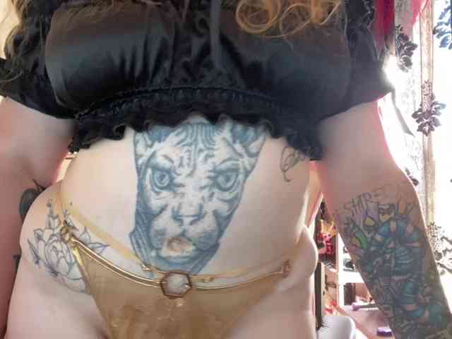 NylonQueen webcam