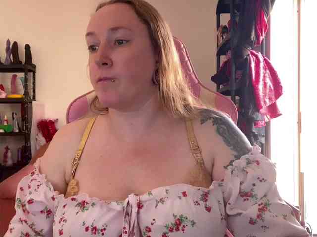 NylonQueen webcam