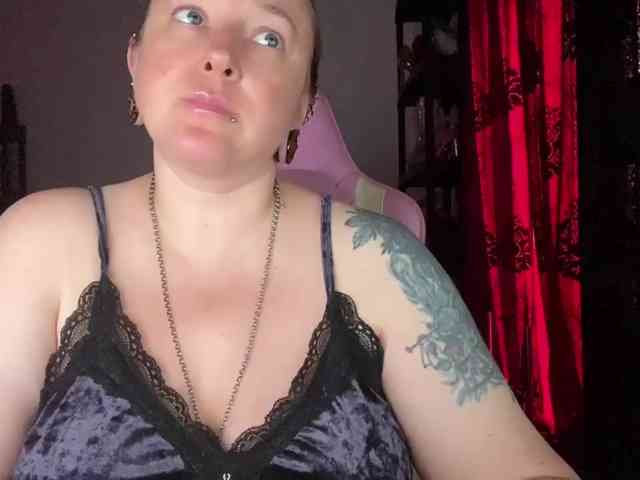 NylonQueen Sex Cam Show