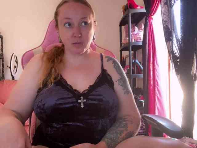 NylonQueen webcam