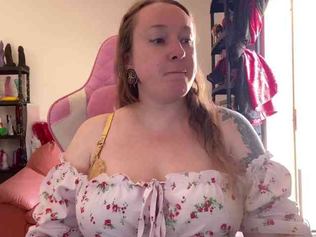 NylonQueen webcam