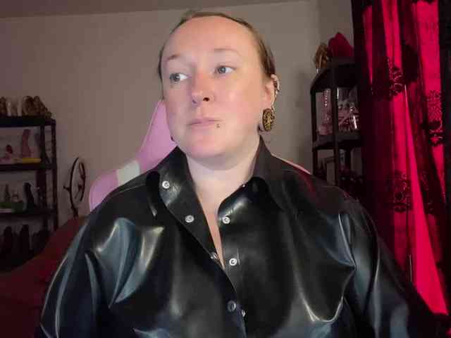 NylonQueen webcam