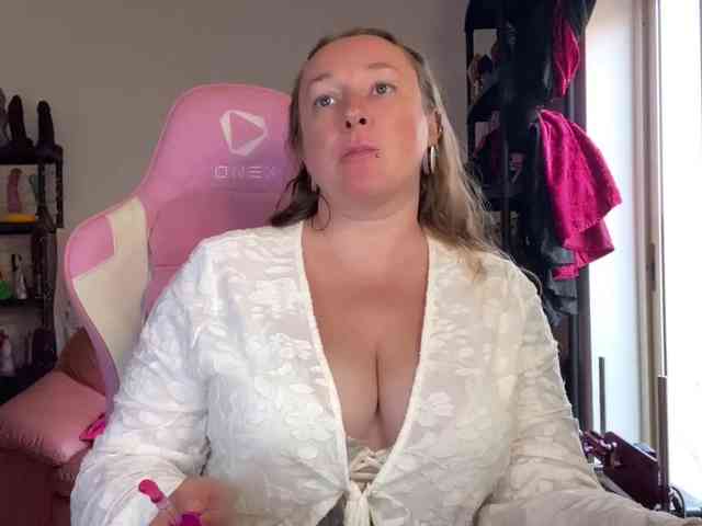 NylonQueen webcam