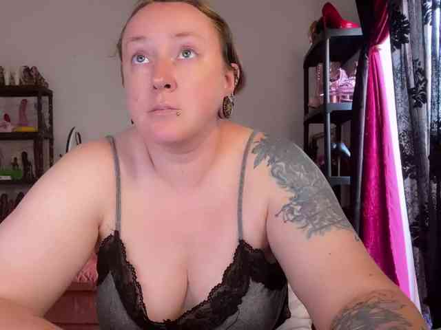 NylonQueen webcam